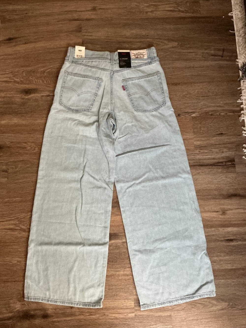 Women’s Levi’s XL Straight Jeans - Picture 3 of 5
